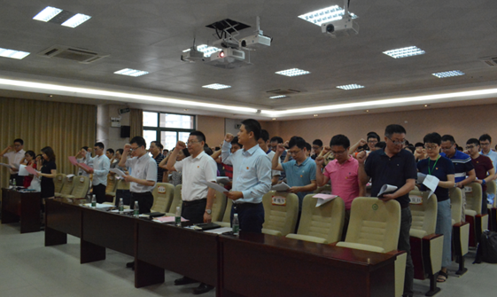 全体党员庄严宣誓